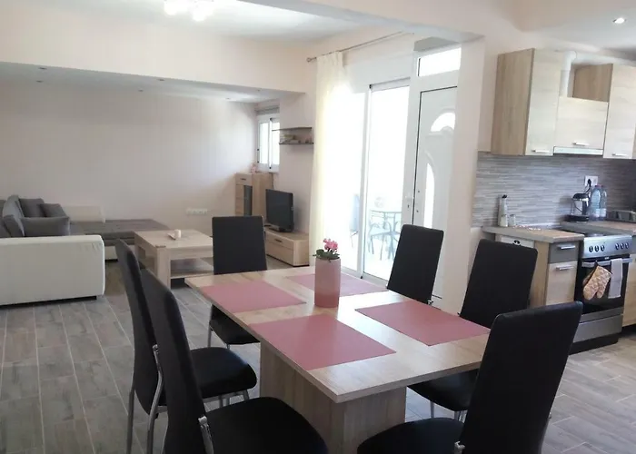 Helios & Elia Family Apartment